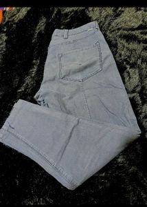 Levi’s Men’s Solid Slim Fit Trousers  || Colour -