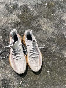 Yeezy Boost 350 V2
