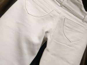 Women&#39;s Stylish High Waisted Damage Jeans (White)