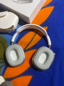 Apple Airpod Max Model With Charger