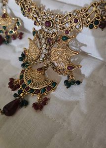 Elegant Gold-Tone Jewelry Set and in new condition