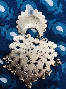 I’m Selling Earing