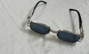 Classy sunglass! 👓