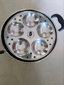 Idli Maker,Slight Bend In Lid Bt Still Usable