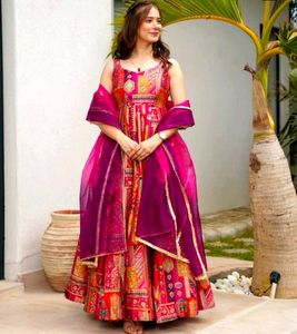 Pinky Gown Love
