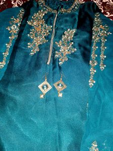 Pakistani Combo Party Suit With Matching Earing
