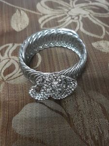 apple design silver bracelet