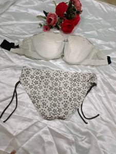 Imported Victoria&#39;s Secret Bra Panty Set