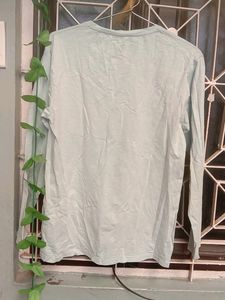 Men&#39; Tshirt M Size Calvin Klein