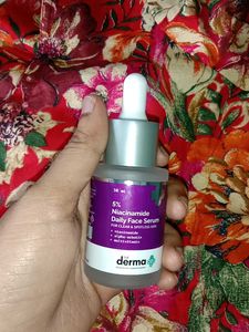 Derma Co Face Serum