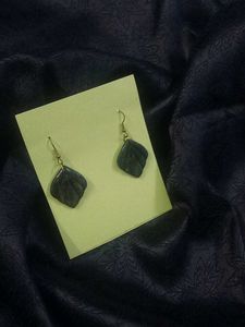 metallic scallop earrings