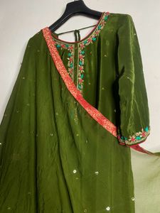 💚 Shades of Green: Mehendi Function Must-Haves
