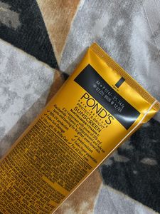 Pond&#39;s Sun Miracle Light Sunscreen