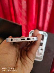 Apple iPhone 5s (Read Description)