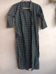 Gray Sleeveless Kurthi with Black and white overco