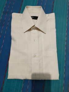 A Beautiful Off White Half Sleeves Cotton Shirt