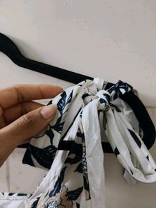 Floral Print Tie Shoulder Crop Top