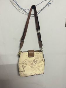 Stylish Patterned Crossbody Bag 💼🤎