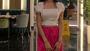 Pretty White Top (fixed Price )