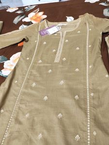Elegant Embroidered Kurta Set With Net Dupatta