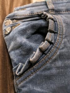 Women Stylish Slim Fitted Faded Jeans (Dark Grey)