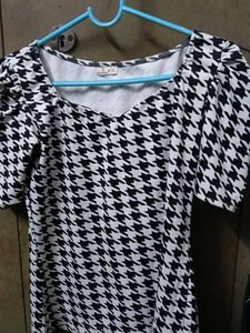 Patterned Women&#39;s Top