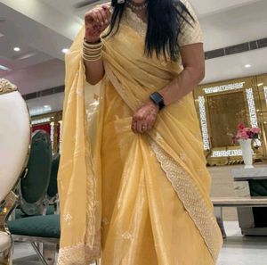 Beautiful Saree With Stitched Blouse💛