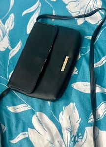 FOREVER NEW Black Crossbody Clutch