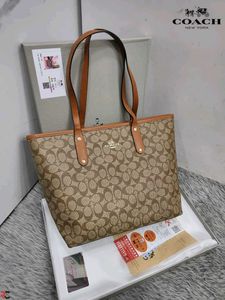 COACH CITY TOTE BAG IN SIGNATURE CANVAS* WD BOX