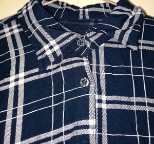 Cropped Navy Blue shirt