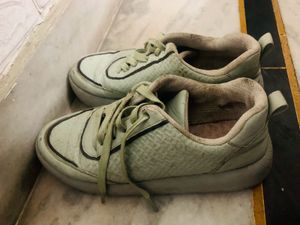 Used Casual Shoes
