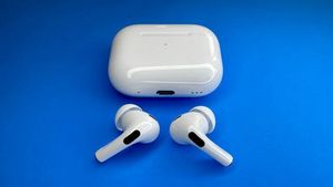 AirPods (2nd generation) with Lightning Charging