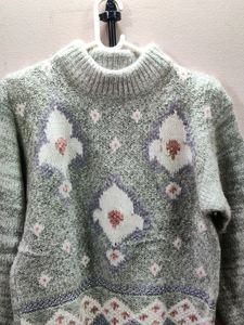 women&#39;s premium vintage old knitted sweater