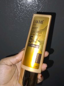 Lakme 9 to 5 Sun Expert Dry Matte Fluid Suscreen