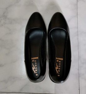 Classic Black Kitten Heel Pumps