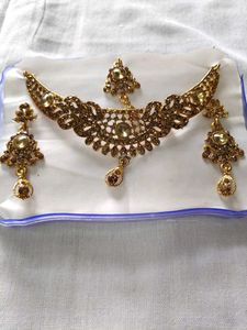 Neckless With Earrings