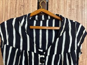 Hooded Striped Sleeveless Shirt Style Top 🖤