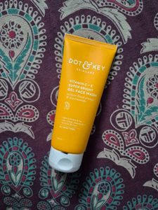 Dot and Key Vitamin C E Gel Face Wash for Glowing