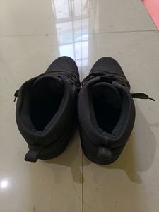 Women Stylish Flat Boots.