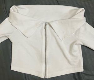Chic White Zip-Up Crop Top