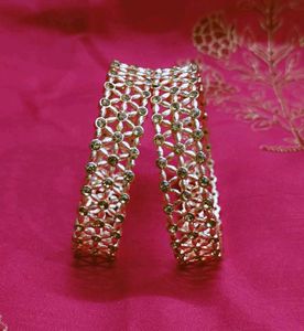 Elegant Rhinestone Flower Bangle Bracelet