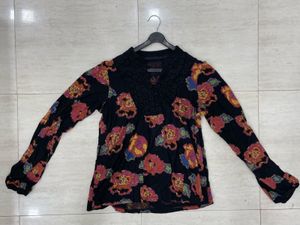 💖 Thrift Treasure: Floral Fiesta Black Top! 🌺