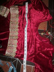 *Beautiful Velvet Gown Full Ghera ✨