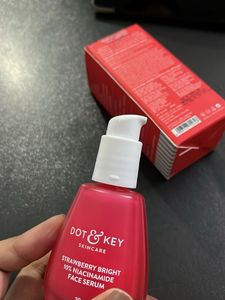 Dot &amp; key Strawberry Bright 10% Niacinamide Serum