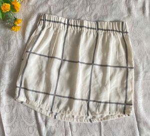 Whitish Mini skirt🤍