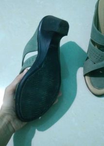 olive green heels 🫒