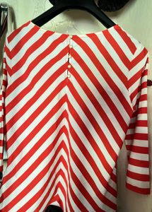 Chic Red &amp; White Diagonal Stripe Top