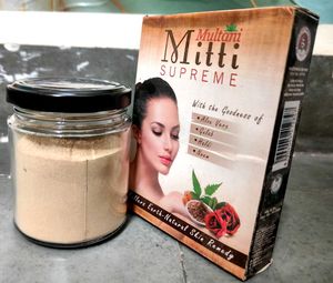 Multani Mitti Powder In A Glass Jar