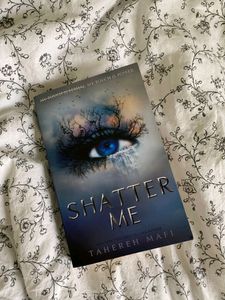 Shatter Me (Novel One) Trendy.