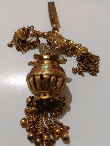 Golden Saree Clip (Saree Jhumka)